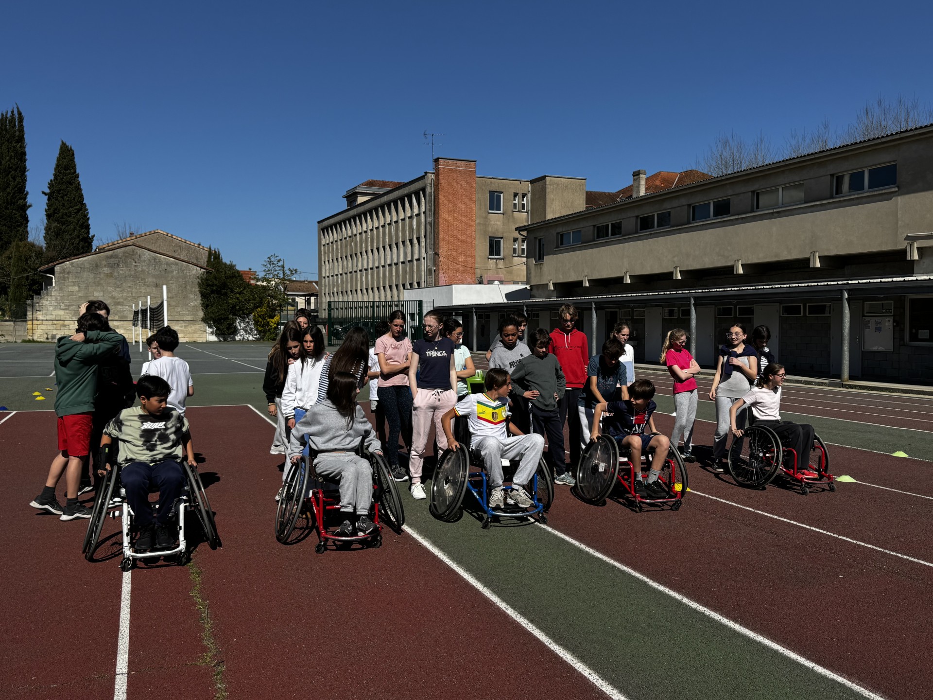 Eleves qui pratiquent le handisport